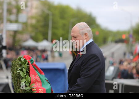 Minsk, Weißrussland. 9. Mai, 2019. Belarussischen Präsidenten Alexander Lukaschenko besucht eine Kranzniederlegung der 74. Jahrestag des Sieges über Nazi-Deutschland im Zweiten Weltkrieg in Minsk, Weißrussland, 9. Mai 2019 zu gedenken. Credit: Wei Zhongjie/Xinhua/Alamy leben Nachrichten Stockfoto