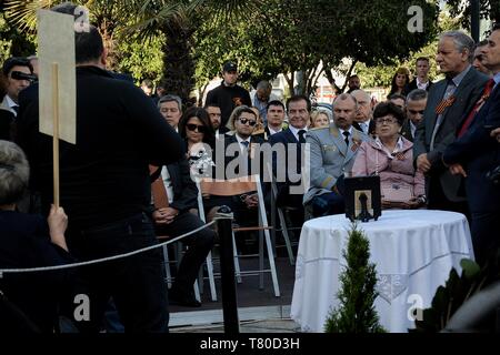 Athen, Griechenland. 9. Mai, 2019. Die Teilnehmer werden gesehen, Teil während der Feier nehmen. Dem 74. Jahrestag des Sieges über den Zweiten Weltkrieg über Nazi-deutschland in die UDSSR, bekannt als Tag des Sieges Feier am Denkmal der russischen Soldaten in Kalithea. Credit: Giorgos Zachos/SOPA Images/ZUMA Draht/Alamy leben Nachrichten Stockfoto