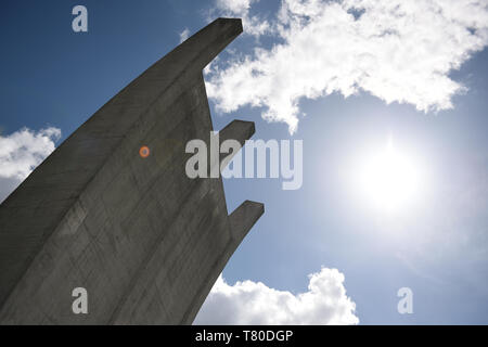 Berlin, Deutschland. 07 Mai, 2019. Die air bridge Monument in Berlin-Tempelhof im Sonnenschein. Quelle: Sven Braun/dpa/Alamy leben Nachrichten Stockfoto