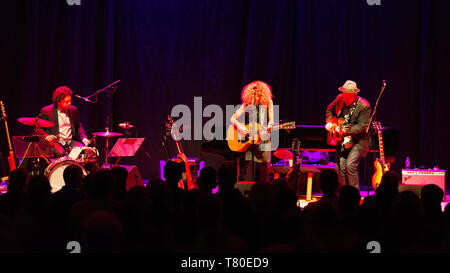 Edinburgh, Großbritannien. 9. Mai 2019. Sie ist Grammy Award-winning Patty Griffin ist unter den am meisten Folgeschäden Singer Songwriter ihrer Generation, eine typisch amerikanische Künstler, deren weitreichende Canon einschneidend erforscht die intime Momente und Emotionen, die uns zusammen binden. Patty Griffin in Konzert in der Queen's Hall in Edinburgh. Stockfoto