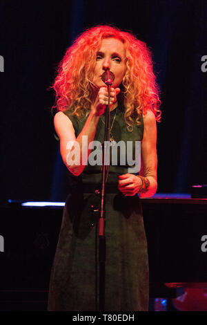Edinburgh, Großbritannien. 9. Mai 2019. Sie ist Grammy Award-winning Patty Griffin ist unter den am meisten Folgeschäden Singer Songwriter ihrer Generation, eine typisch amerikanische Künstler, deren weitreichende Canon einschneidend erforscht die intime Momente und Emotionen, die uns zusammen binden. Patty Griffin in Konzert in der Queen's Hall in Edinburgh. Stockfoto