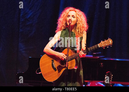 Edinburgh, Großbritannien. 9. Mai 2019. Sie ist Grammy Award-winning Patty Griffin ist unter den am meisten Folgeschäden Singer Songwriter ihrer Generation, eine typisch amerikanische Künstler, deren weitreichende Canon einschneidend erforscht die intime Momente und Emotionen, die uns zusammen binden. Patty Griffin in Konzert in der Queen's Hall in Edinburgh. Stockfoto