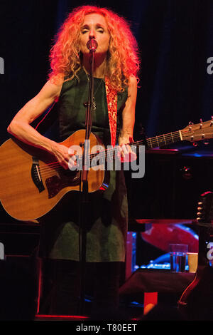 Edinburgh, Großbritannien. 9. Mai 2019. Sie ist Grammy Award-winning Patty Griffin ist unter den am meisten Folgeschäden Singer Songwriter ihrer Generation, eine typisch amerikanische Künstler, deren weitreichende Canon einschneidend erforscht die intime Momente und Emotionen, die uns zusammen binden. Patty Griffin in Konzert in der Queen's Hall in Edinburgh. Stockfoto