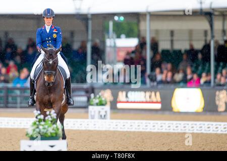 Windsor, Berkshire, Großbritannien. 09 Mai, 2019. Sieger. Charlotte Dujardin reiten Erlentanz. GBR. Die Al Shira' aa Grand Prix. CDI 4*. Dressur. Royal Windsor Horse Show. Windsor. Berkshire. Vereinigtes Königreich. GBR. 09.05.2019. Credit: Sport in Bildern/Alamy leben Nachrichten Stockfoto