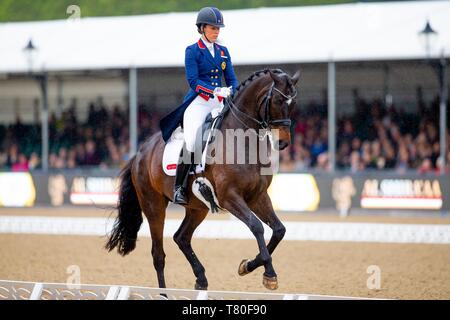 Windsor, Berkshire, Großbritannien. 09 Mai, 2019. Sieger. Charlotte Dujardin reiten Erlentanz. GBR. Die Al Shira' aa Grand Prix. CDI 4*. Dressur. Royal Windsor Horse Show. Windsor. Berkshire. Vereinigtes Königreich. GBR. 09.05.2019. Credit: Sport in Bildern/Alamy leben Nachrichten Stockfoto