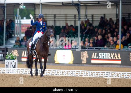 Windsor, Berkshire, Großbritannien. 09 Mai, 2019. Sieger. Charlotte Dujardin reiten Erlentanz. GBR. Die Al Shira' aa Grand Prix. CDI 4*. Dressur. Royal Windsor Horse Show. Windsor. Berkshire. Vereinigtes Königreich. GBR. 09.05.2019. Credit: Sport in Bildern/Alamy leben Nachrichten Stockfoto