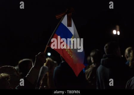 Athen, Attika, Griechenland. 9. Juni, 2019. Eine russische Flagge während der Feier. die Teilnehmer der 74. Jahrestag für den Sieg über die Nazis, die von der UDSSR im Zweiten Weltkrieg durch die Teilnahme an einem Unsterblichen Bataillon März gefeiert. Teilnehmer vorgeführt, mit Bildern von Ihrer Verwandten, die ihr Leben im Krieg verloren, sie zu ehren. Credit: Nikos Pekiaridis/SOPA Images/ZUMA Draht/Alamy leben Nachrichten Stockfoto