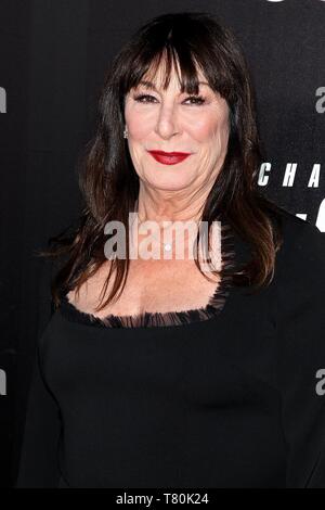 Brooklyn, NY, USA. 9. Mai, 2019. Anjelica Huston in der Ankunftshalle für JOHN WICK: KAPITEL 3 - PARABELLUM Weltpremiere, einer Hanson Ort - früher Williamsburgh Savings Bank, Brooklyn, NY Mai 9, 2019. Foto: Steve Mack/Everett Collection/Alamy leben Nachrichten Stockfoto