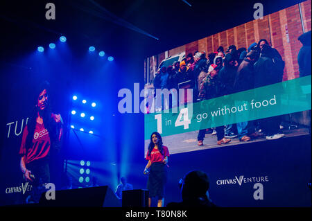 Amsterdam, Nordholland, Niederlande. 9. Mai, 2019. Einer der Kandidaten ist die Chivas Final gesehen ihr Projekt Präsentation während der Konferenz. Die 14. Ausgabe des TNW Konferenz in Amsterdam NDSM-WERFT, ein kreatives Zentrum für Künstler und Unternehmer eingeweiht. Gegründet und veranstaltet jährlich in Amsterdam in den nächsten Web Conference ist eine der führenden Veranstaltungen für On-line-Geschäfte und Vordenker, die die neuesten Innovationen in der online-Welt zu entdecken. Die Teilnehmer haben die Möglichkeit, international renommierte Referenten zu hören, erfüllen die heißesten Startups, über die besten Bus lernen Stockfoto