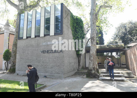 Venedig, Italien. 10. Mai, 2019. Die geschlossenen Pavillon von Venezuela auf dem Gelände der Giardini. Die internationale Kunstausstellung beginnt am 11.05.2019 und endet am 24.11.2019. Credit: Felix Hörhager/dpa/Alamy leben Nachrichten Stockfoto