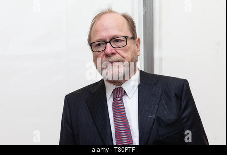 Hamburg, Deutschland. 10. Mai, 2019. Jan Philipp Reemtsma, Publizist, kommt auf die Feier des 100. Jahrestages der Errichtung der Universität Hamburg. Credit: Ulrich Perrey/dpa/Alamy leben Nachrichten Stockfoto