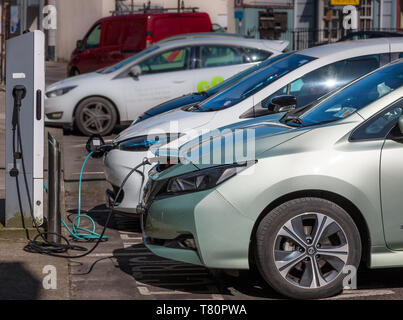 Die Stadt Cork, Cork, Irland. 10. Mai, 2019. Zwei Neue ecar Ladestationen haben im Copley Straße in Cork, Irland installiert. Thers sind jetzt über 1.100 öffentlichen kostenlos Punkte über die Insel Irland und eine Regierung Anreiz bietet, die bis zu 5.000 € Zuschuss pro Fahrzeug und bis zu 5.000 € Vehicle Registration Tax relief, Fahrer, die zu einer saubereren Umwelt Transportart zu tauschen ermutigen zur Verfügung. Quelle: David Creedon/Alamy leben Nachrichten Stockfoto