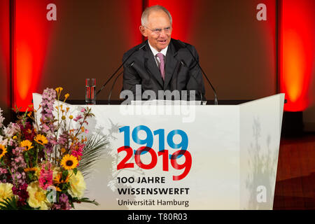 Hamburg, Deutschland. 10. Mai, 2019. Wolfgang Schäuble (CDU), der Präsident des Deutschen Bundestages, spricht während des Festakts zur 100-Jahrfeier der Errichtung der Universität Hamburg. Credit: Ulrich Perrey/dpa/Alamy leben Nachrichten Stockfoto