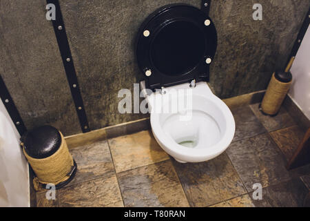 Toilette mit Bidet Dusche, Wc Stockfoto
