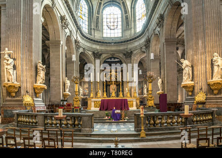 Innenraum der katholischen Pfarrkirche Saint-Sulpice, Paris, Frankreich | Römisch-katholische Kirche von Saint-Sulpice Innenraum, Paris, Frankreich Stockfoto
