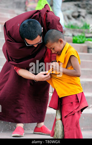 Abrichten der kleinen buddhistischen Mönch, Leh, Ladakh, Jammu und Kaschmir - Indien Stockfoto