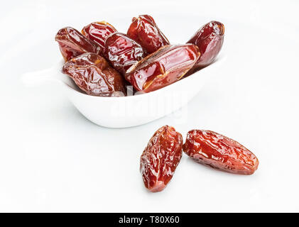 Close-up von saftigen Termine (Obst). Auf weissem Hintergrund. Stockfoto