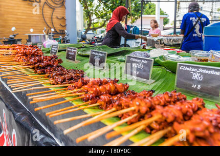 Ein Grill Fleisch an der Indy Marktstand in Phuket Altstadt, Phuket, Thailand, Südostasien, Asien Stockfoto