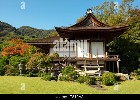 Daijokaku, das Haupthaus umgeben von herbstlaub am Okochi Sanso Garten der Villa, Kyoto, Japan, Asien Stockfoto