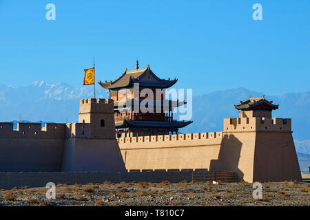 Die Festung am westlichen Ende der Großen Mauer, UNESCO-Weltkulturerbe, Jiayuguan, Provinz Gansu, China, Asien Stockfoto