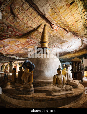 Dambulla Felsen Höhle, Tempel, Weltkulturerbe der UNESCO, zentrale Provinz, Sri Lanka, Asien Stockfoto