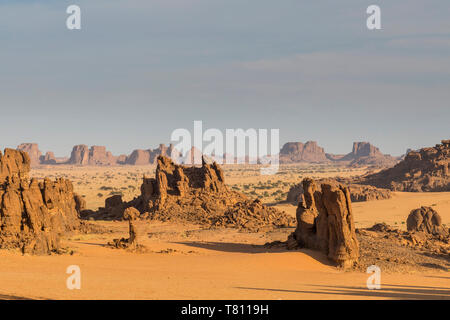 Schöne Felsformationen, Ennedi Plateau, UNESCO-Weltkulturerbe, Region Ennedi, Tschad, Afrika Stockfoto