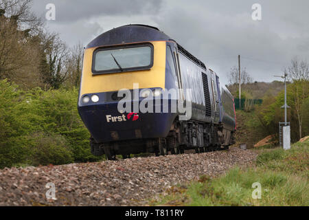 Eine erste Great Western Railway (GWR) Hochgeschwindigkeitszug (ICE 125) vorbei an Crofton, Wiltshire in den letzten Wochen im Service auf dieser Leitung Stockfoto