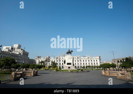 Blick auf die Plaza San Martin im historischen Zentrum von Lima, Peru, ein UNESCO-Weltkulturerbe. Stockfoto