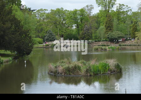 Einen ruhigen Spaziergang durch den wunderschönen Park Pitville, Cheltenham. Gloucestershire, England Stockfoto