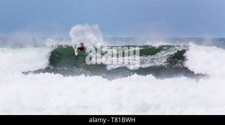 Bells Beach, Torquay/Australien - April 27, 2019: Wärme 1 von Rip Curl Pro Men's Final der Welt surfen Liga, John John Florence gewinnen Filipe Toled Stockfoto