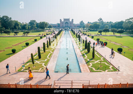 Agra, Indien - 30. November 2017: Taj Mahal Garten Stockfoto