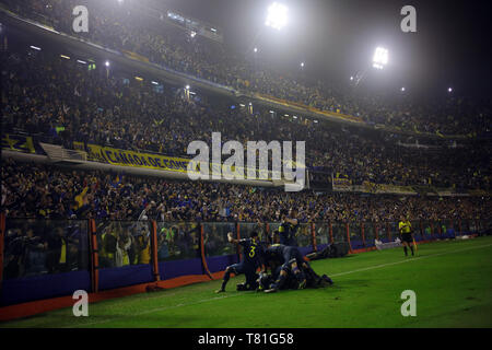 Buenos Aires, Argentinien - 09. Mai, 2019: Boca Juniors feiert den Sieg und Pass für die nächsten stört der Libertadores auf das Spiel gegen Atleti Stockfoto