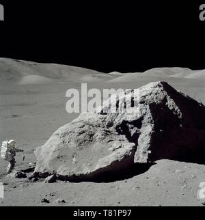 Astronaut in Rock, Apollo 17. Stockfoto