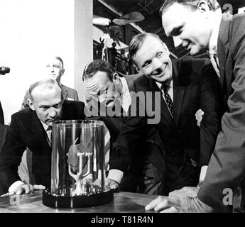 Apollo 11, Prime Crew vorhanden Moon Rock, 1969 Stockfoto