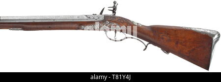 Ein Deutscher flintlock Gewehr, circa 1720. Orientalische zweistufige Zylinder mit glatter Bohrung 16,5 mm Kaliber, achteckige dann Runde nach einem Gürtel. Graviert cannon Schnauze, den oberen Bereich des Spritzenzylinders gemeißelt am Hinterteil und am Gürtel als auch mit Gravur auf der Rückseite. Fein graviertem flintlock unterzeichnet auf der Sicherungsplatte unter der Pfanne" Paul: lienhart München'. Die Lager mit gemeißelten und gravierte Eisenmöbel und silbernen Wappenschild mit aristokratischen Wappen. Holz- ladestock mit eisernen Spitze und bullet Abzieher. Das Fass nicht Teil des ursprünglichen, einige Schrauben a, Additional-Rights - Clearance-Info - Not-Available Stockfoto