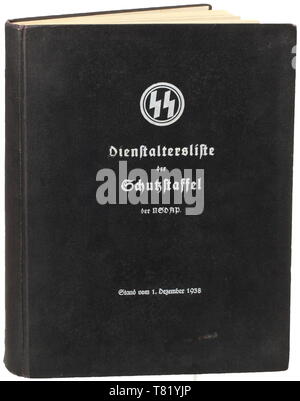 Sepp Dietrich - ein Schutzstaffel officer Dienstalter Liste als vom 1. Dezember 1938. Durch das Personal Amt der Reichsführer-SS vorbereitet. Circa 13.800 Offiziere, durch den Service klasse aufgeführt (Obergruppenführer zu Untersturmführer) mit Informationen über die offizielle Position, Party- und SS-Nummern, Geburtsdatum, Datum der Promotion, Totenkopf Ring Award, Reichsführer Ehre Schwert Award, Blut usw. enthalten ist eine Aufzählung der Offiziere, die im Führer Schulen ausgebildet wurden, hatte fiel aus oder wurden vertrieben. Schwarze Abdeckung mit gestanzten weißen Runen und Schriftzug. Deckblatt mit Inventory sta, Editorial-Use - Nur Stockfoto