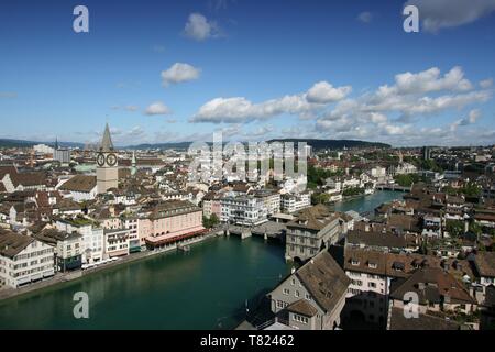 Zürich, Schweiz - Luftaufnahme der schönen Altstadt und Limmat. Stockfoto