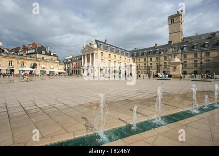 Liberation Square und den Palast der Herzöge von Burgund (Palais des Ducs de Bourgogne) in Dijon, Frankreich. Wunderschöne Stadt. Stockfoto