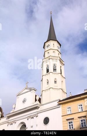 Wien, Österreich - berühmte romanische Kirche St. Michael (michaelergruft). Alte Wahrzeichen. Stockfoto