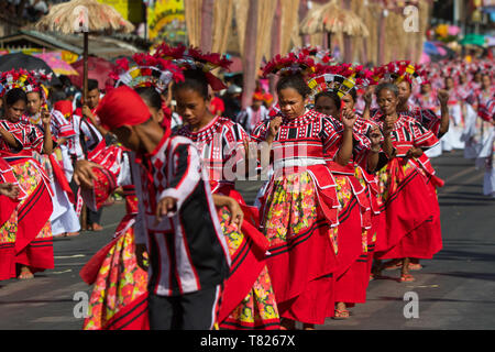 Kaamulan ist ein Monat lang ethnischen Festival jährlich in der Provinz Bukidnon Mindanao, südlichen Philippinen. 20 Gemeinden und zwei Städte, die sich im Besitz Stockfoto