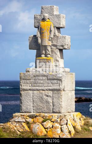 Frankreich, Finistere, Ponant Inseln, Ile de Sein, die Sein Insel denkmal Französisch Menschen und Soldaten zu befreien Stockfoto