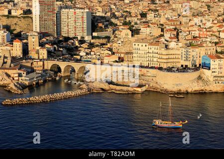 Frankreich, Bouches-du-Rhone, Marseille, 7. Bezirk, Stadtteil Endoume, Anse du Vallon des Auffes, Paul Ricard Square auf der Corniche von Präsident John Fitzgerald Kennedy (Luftbild) Stockfoto