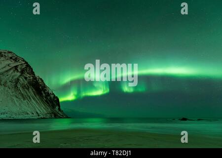 Norwegen, Nordland, Lofoten, Napp, Storsandnes Strand, Northern Lights Stockfoto