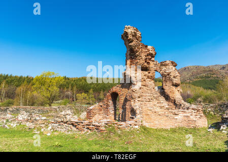 Die St. Ilia Kloster ist ein Ruinen einer befestigten Klosters mit einer beeindruckenden frühen christlichen Elenska Basilika. In der Nähe von pirdop Stadt in Bu entfernt Stockfoto