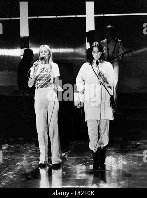 Drei Songs in Den Haag aufgenommen, für die niederländischen TV-Programm "een van de acht' am 23. November 1976, Den Haag, Niederlande - 1976, *** Local Caption *** abba Anni-Frid Lyngstad Agnetha Fältskog Björn Ulvaeus Benny Andersson Stockfoto