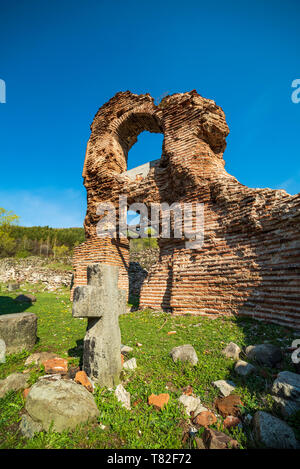 Die St. Ilia Kloster ist ein Ruinen einer befestigten Klosters mit einer beeindruckenden frühen christlichen Elenska Basilika. In der Nähe von pirdop Stadt in Bu entfernt Stockfoto