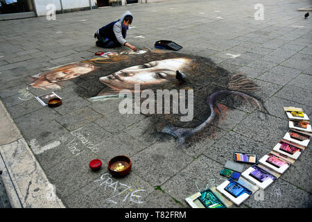 Venedig, Italien. Eine Straße Maler, ein Bild von Leonardo da Vinci. Stockfoto