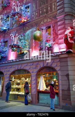 Frankreich, Bas Rhin, Straßburg, Altstadt zum Weltkulturerbe der UNESCO, Christian Patisserie (Gebäck) auf der Rue de l'Outre, Fassade für Weihnachten dekoriert Stockfoto