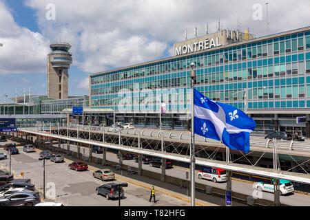 Kanada, Quebec, Montreal, Pierre Elliott Trudeau International Airport, Quebec Flagge Stockfoto