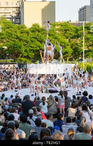 Kanada, Quebec, Montreal, Emilie-Gamelin Square, Gamelin Gärten, Montreal Complètement Cirque Festival, Internationale Circus Arts Festival Stockfoto